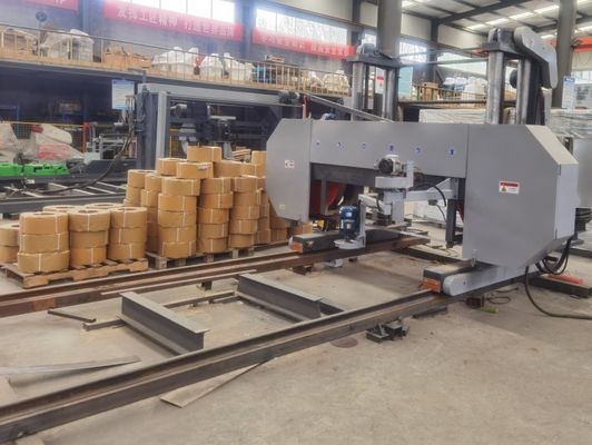 Diesel 55kw Horizontal Band Saw For Cutting Logs With Inverter Feeding