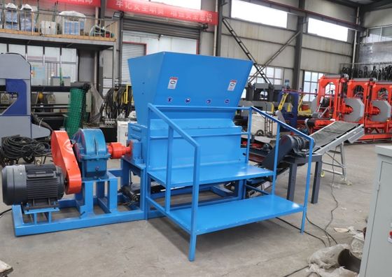 Small Wood Pallet Crusher / Nail Wooden Pallet Crusher Machine Used To Pallet And Wood Chippers For Nail Removal